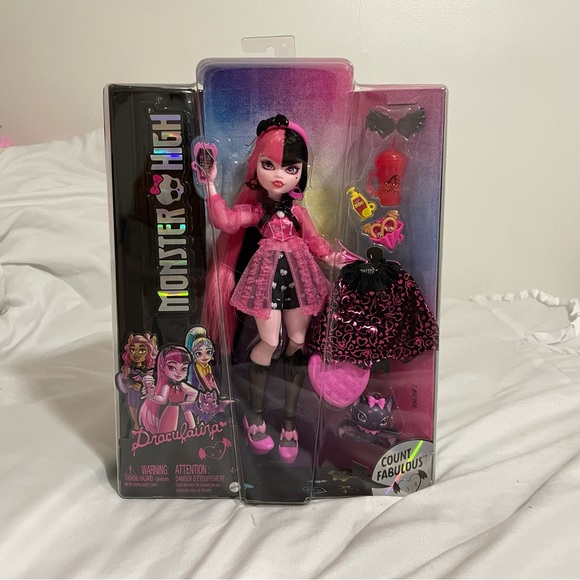 Monster High Draculaura with Count Fabulous Mattel Doll 2022 Release Pink Black - Picture 2 of 6